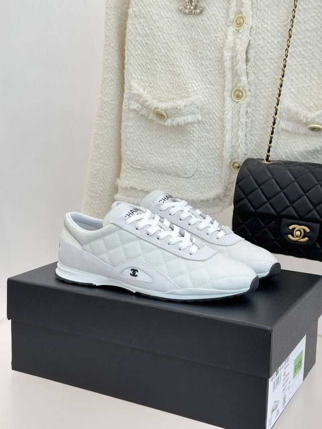 New Double C Diamond Pattern Casual Sneakers These sneakers are a masterpiece fo