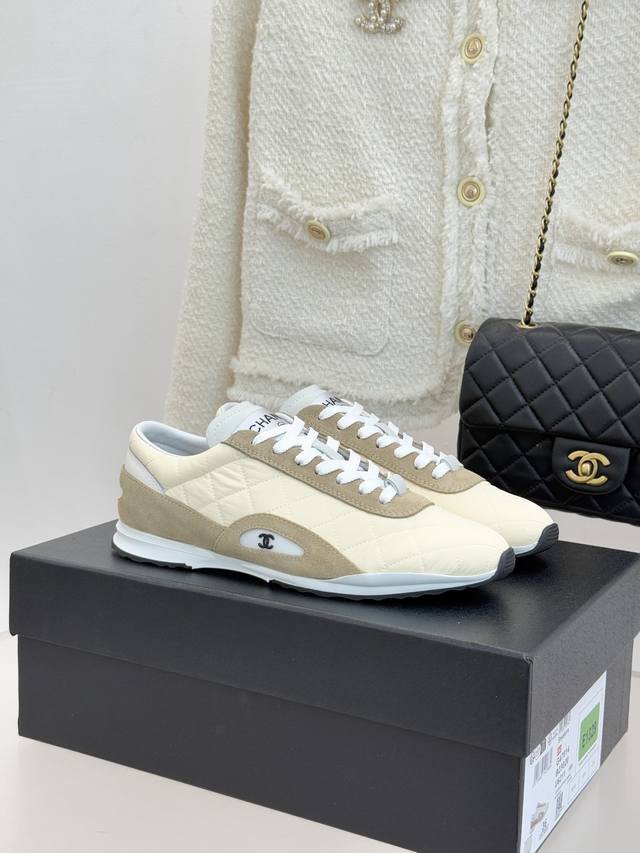 New Double C Diamond Pattern Casual Sneakers These sneakers are a masterpiece fo