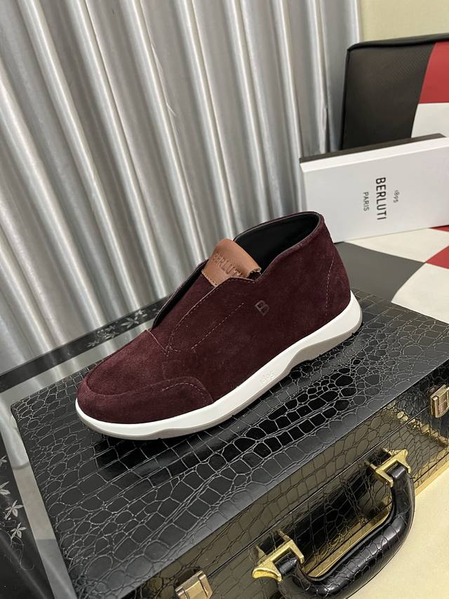 Factory Price (pp): Dg Latest sporty and casual shoes, fashionable and versatil