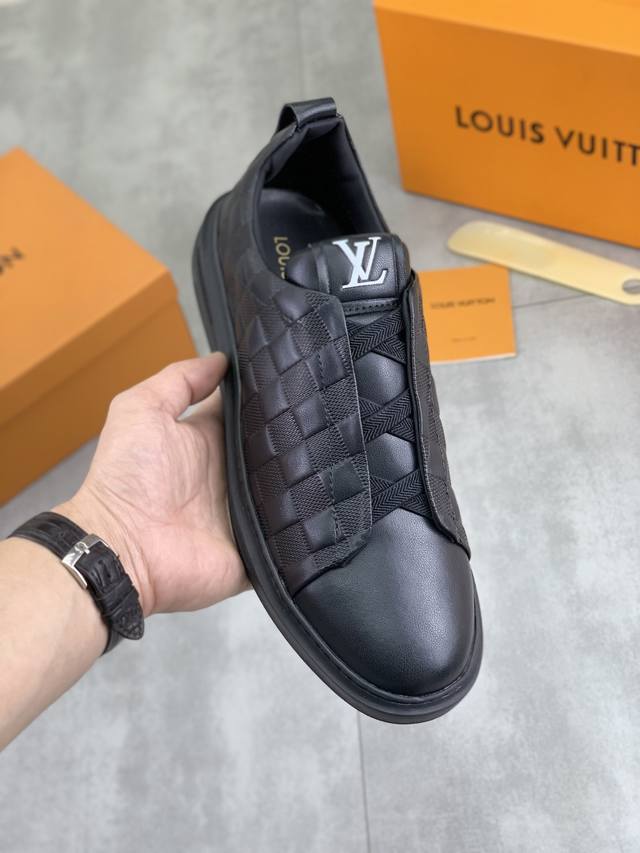 Factory direct price, new arrival Louis Vuitton low-top men's shoes, high-qualit