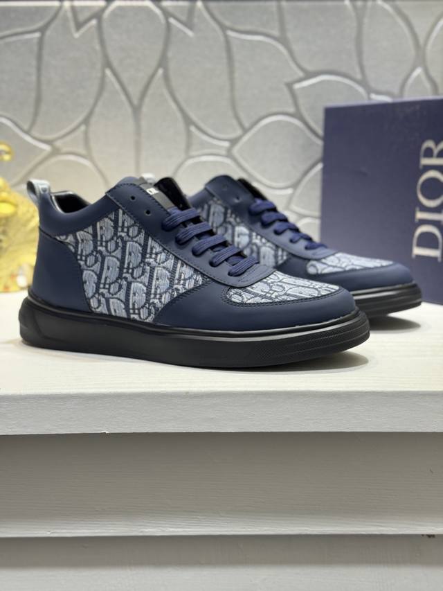 Dior B02 mid-top casual shoes, crafted from top-grain cowhide leather and paire