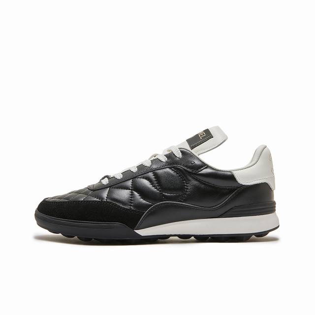 Chane Top-Tier Casual Sneakers This classic design; the upper features a variety