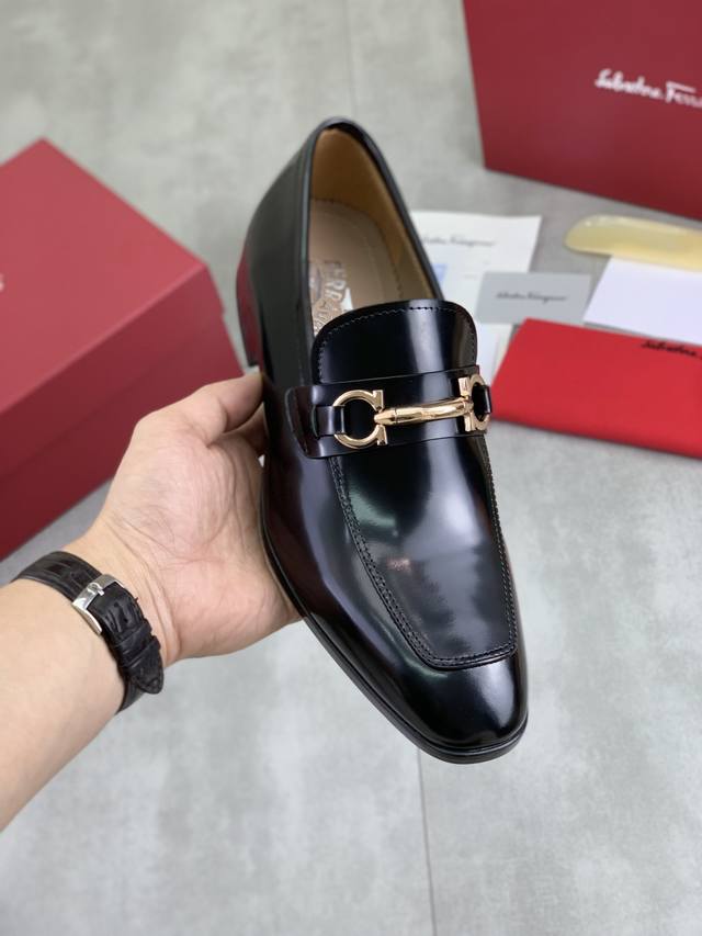 Factory direct price, high-quality Salvatore Ferragamo men's latest casual busin