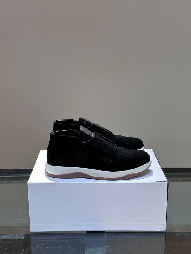 Berluti casual shoes, inspired by , feature a simple silhouette that conforms t