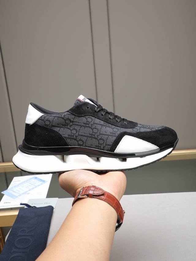 New Dior Men's Casual Sports Shoes, latest style. Upper made of imported cowhid