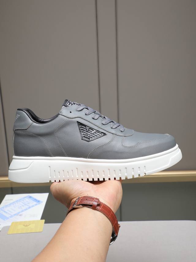 Armani official website 1:1 stylish and simple men's shoes. The upper is made of