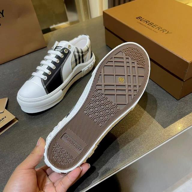 Real Price: New arrival at the store, Burberry retro plaid cotton sneakers, feat