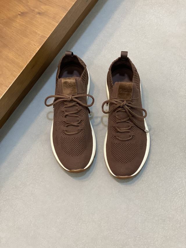 Dior's latest men's fashion sneakers. This item draws inspiration from retro ru
