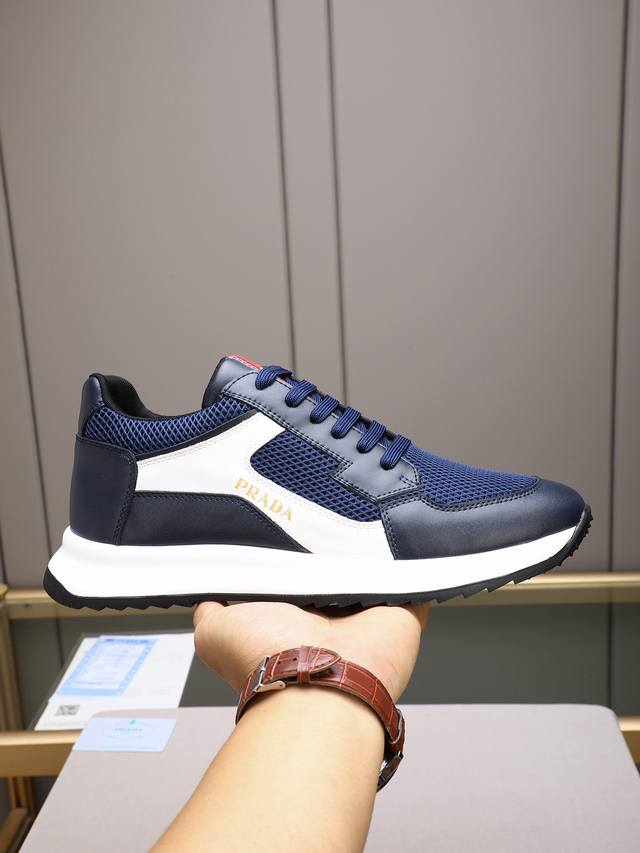 Prada's new men's casual sneakers, low-top lace-up style, fashionable and elega