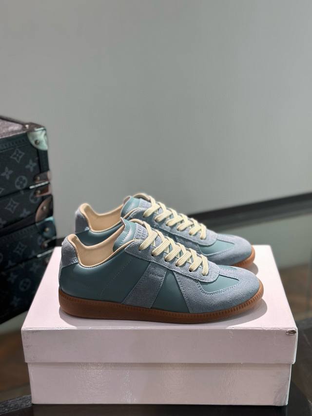 Real Price: Mm6 Retro German Training Shoes. This Replica is a German training s