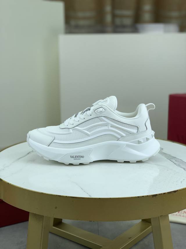 Factory price, latest Valentino casual, youthful, fashionable, trendy sports sho