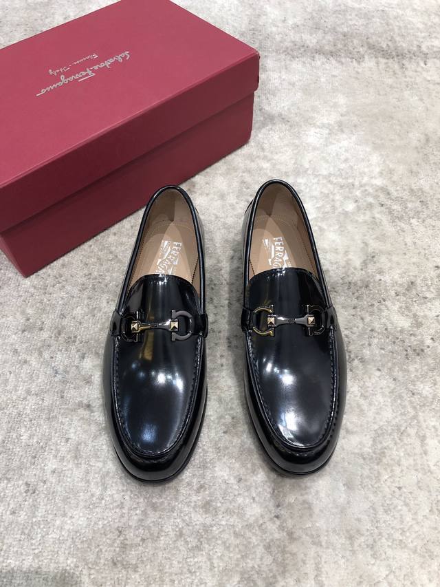 Ferragamo high-end men's casual leather shoes, imported cowhide upper, water-dy