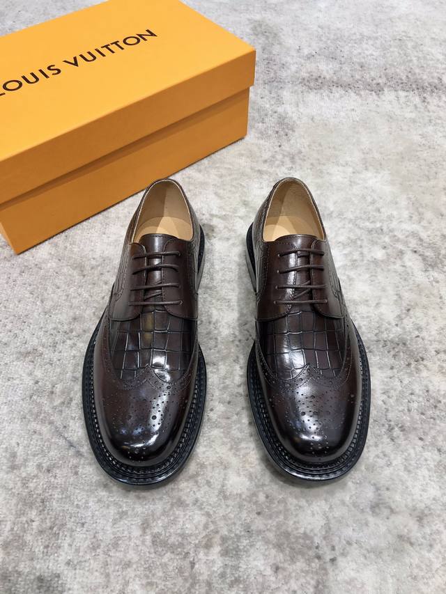 Louis Vuitton LV calfskin Oxford shoes. Exquisite brogue detailing, Italian tra