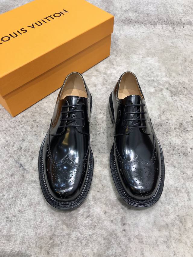Louis Vuitton LV calfskin Oxford shoes. Exquisite brogue detailing, Italian tra