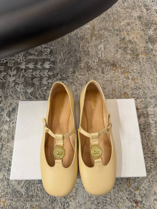 Spring/Summer New Arrival Sheepskin Outer Material, Sheepskin Lining, Rubber Sol