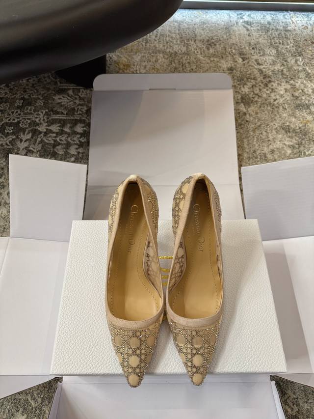 Spring/Summer New Arrival Material: Suede + Mesh Lining: Sheepskin Sole: Translu