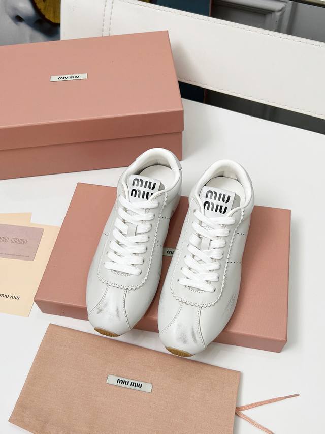 Miumiu 2025 Summer New Casual White Sneakers Miu Miu's style this season is so g