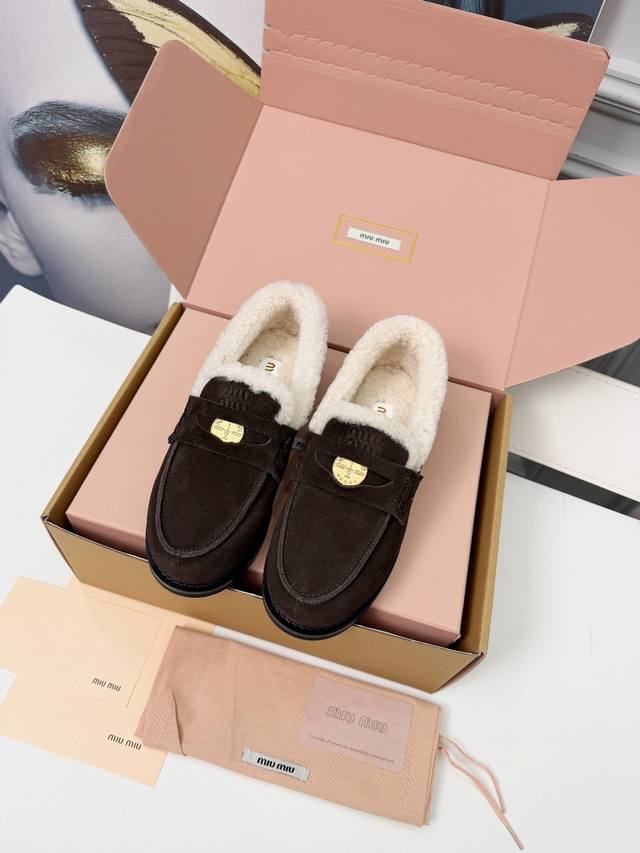 Miumiu 25Fw Gold Coin Loafers New colorway loafers for Miu girls are here! This