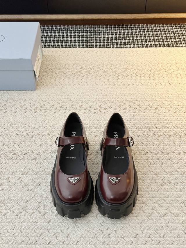 New Mary Jane Loafers 5.5cm Heel These new loafers feature a more textured split