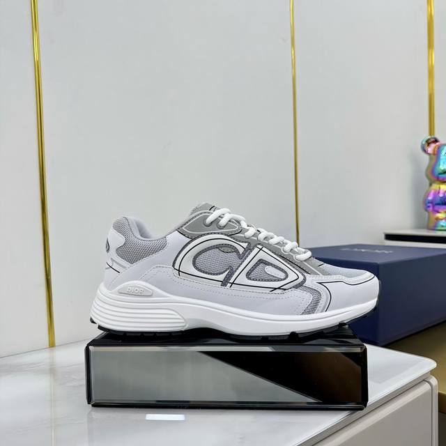 Women's size, Men's size 280!! Dior's latest Star series dad shoes from the runw