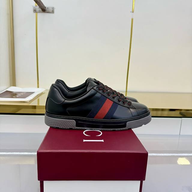 Top Version: Men's Gucci latest GG series casual sneakers. Classic brown canvas