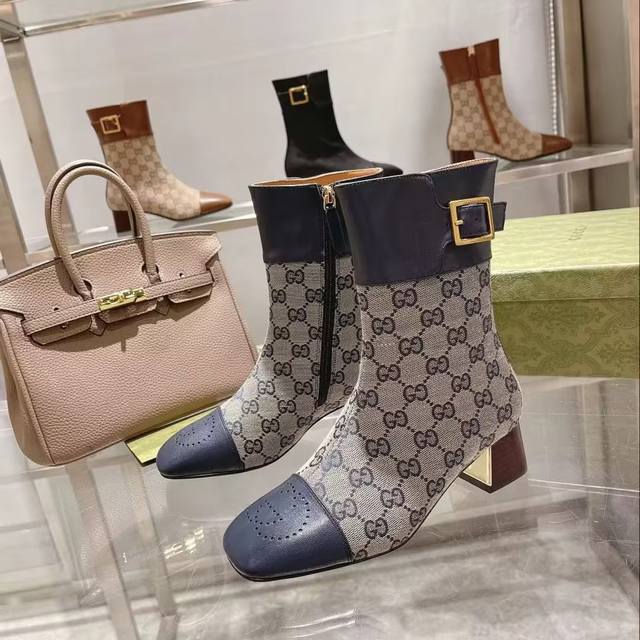 Long-term stock available. Gucci's trendy and popular style cleverly utilizes a