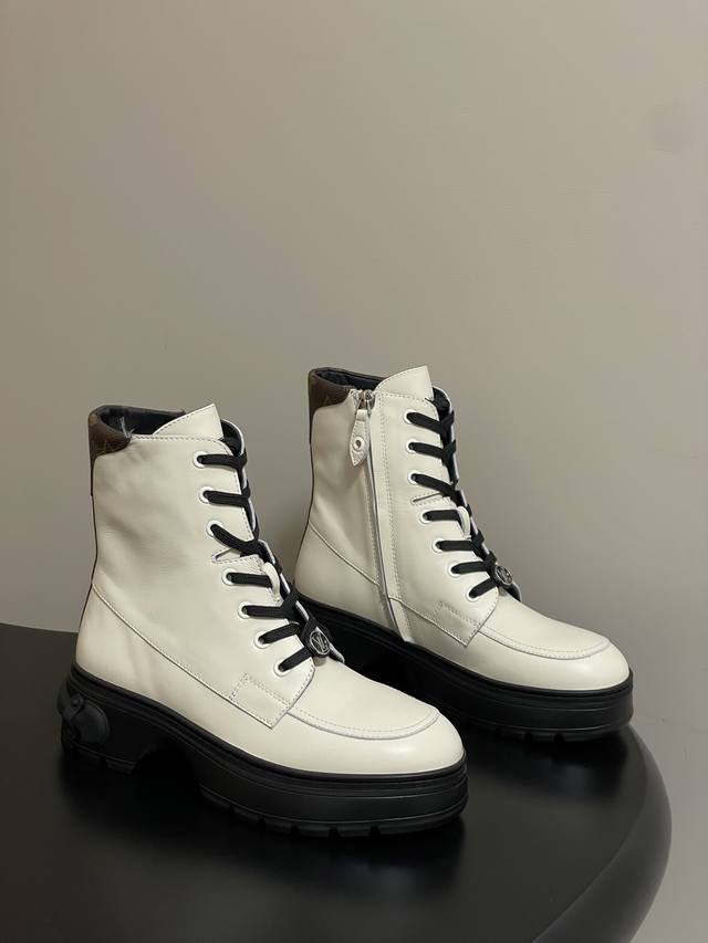25Fw Autumn/Winter New Louis Vuitton Lv District Ranger Ankle Boots Lace-up Plat