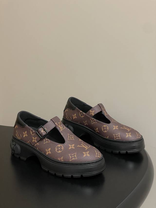25Ss Early Autumn New Louis Vuitton Lv Squad Mary Jane Shoes T-Strap Leather Pla