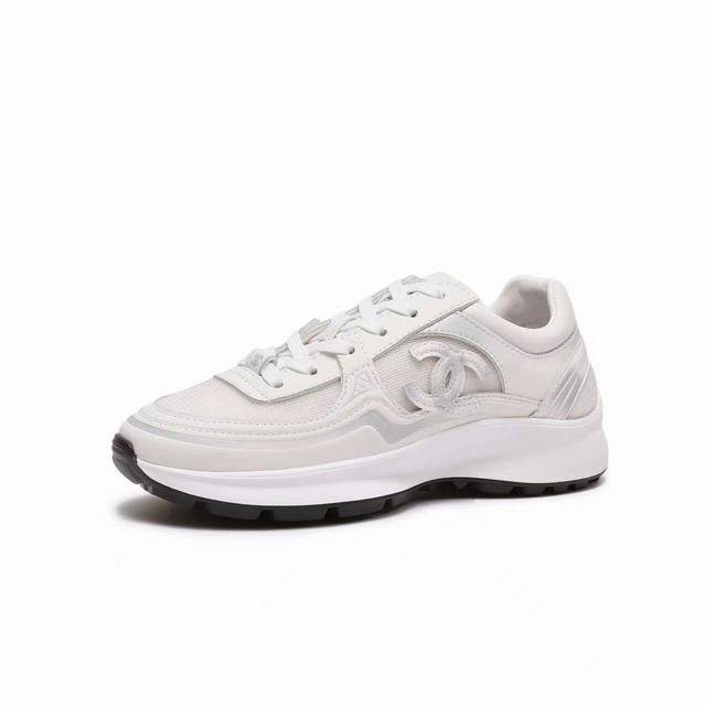 Chanel 2025 Top-Tier Casual Sneakers ( ) This classic design features a multi-la