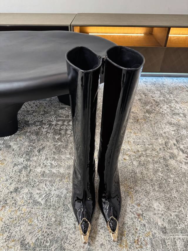 Autumn/Winter New Arrival Outer Material: Patent Leather Lining: Sheepskin Sole