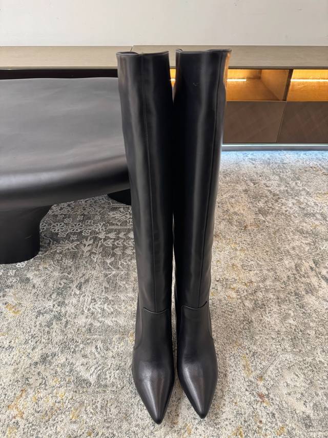 Autumn/Winter New Arrival Outer Material: Cowhide Leather Lining: Sheepskin Sol