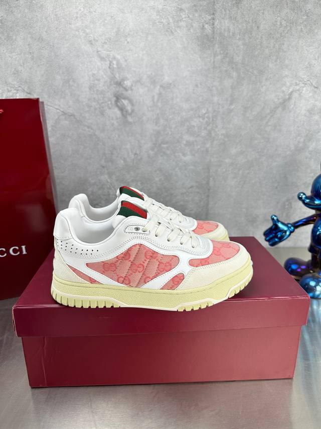 Gucci's latest hot-selling high-top and low-top distressed couple sneakers are n