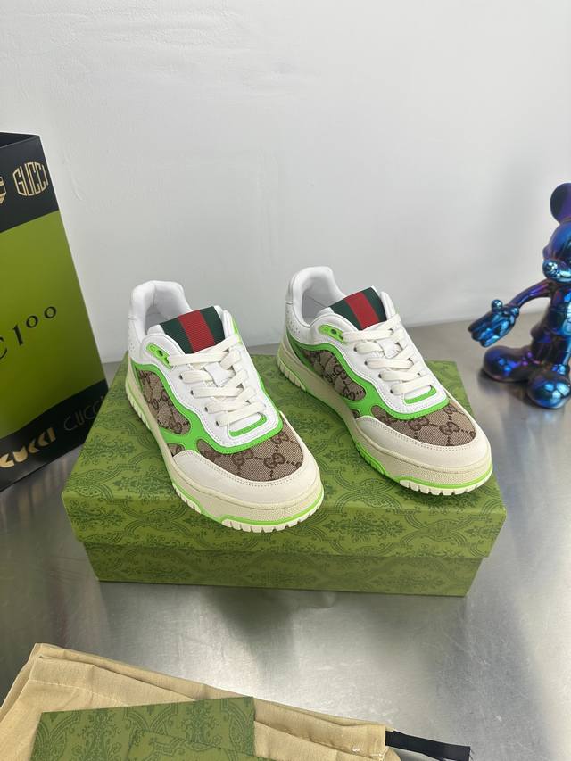 Gucci's latest hot-selling high-top and low-top distressed couple sneakers are n