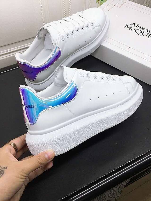 Alexander McQueen couple's style, new colorway for the year, available simultan