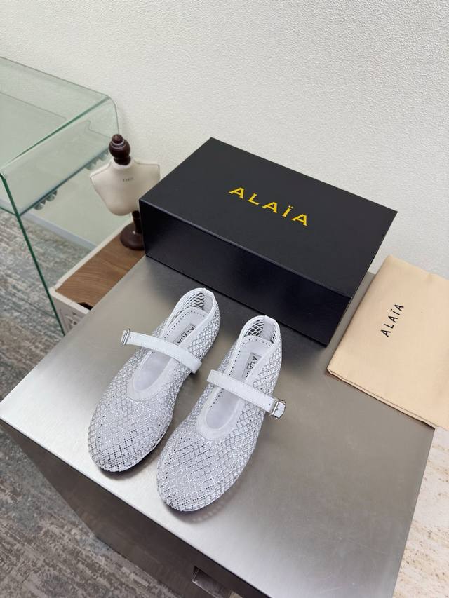 Exquisite diamond-encrusted Alaia slippers from Paris. Love at first sight in w