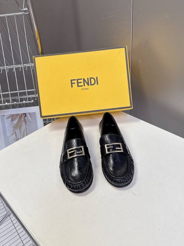Fendi 2026 Spring/Summer Newest F-buckle Pleated Leather Loafers Super popular a