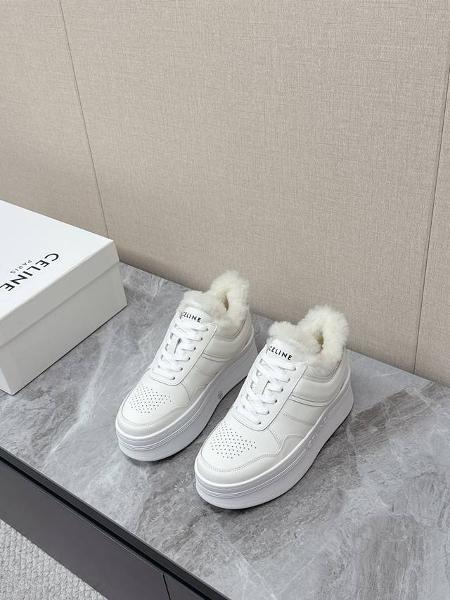 Celine's latest Fall/Winter platform white sneakers, fluffy and casual, are high