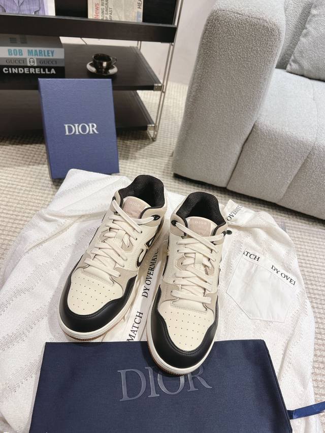 Men's 10 Top-tier Dio B57 series casual sneakers for couples. Original purchase