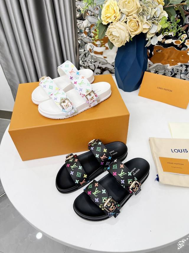 Lv Spring/Summer New Slippers with Adjustable Belt Buckle Design, Full of Beach