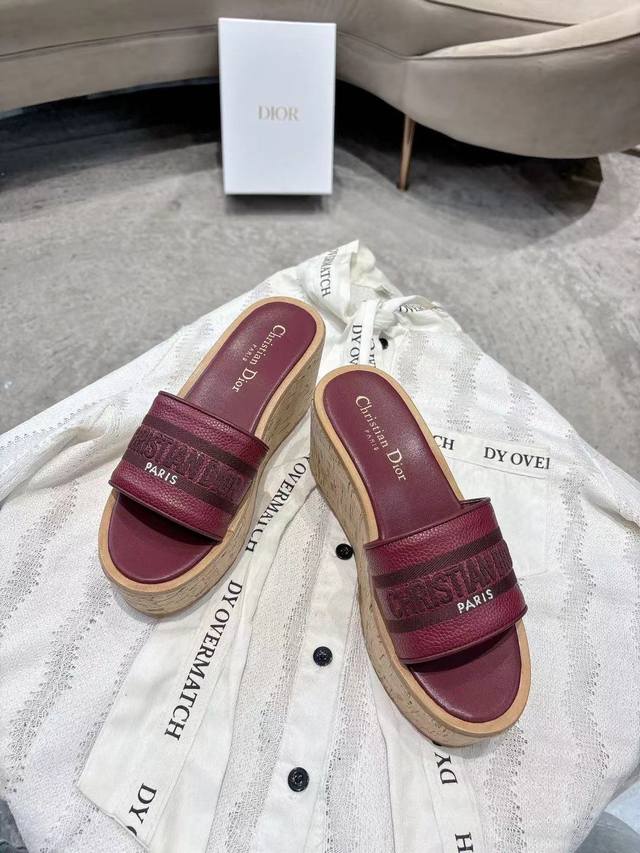 Factory Price p Dior Dway Striped Platform Embroidered Sandals These Dway platfo