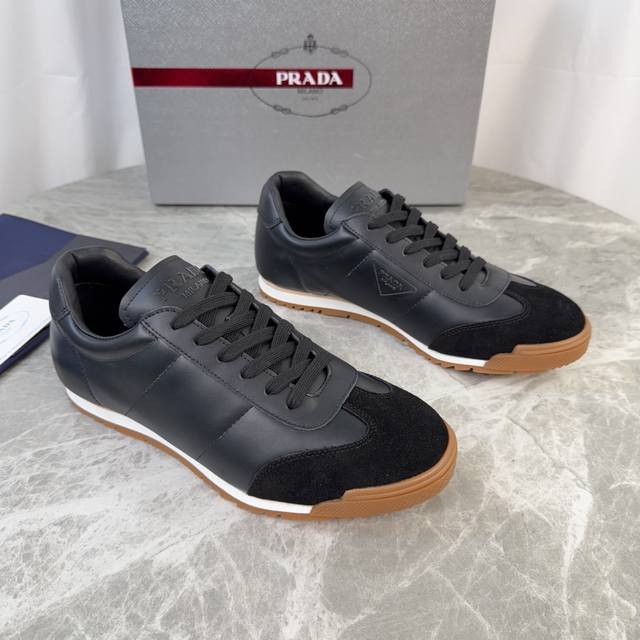 P's latest model. Upper: Imported cowhide, high-gloss suede. Lining: Mixed sheep