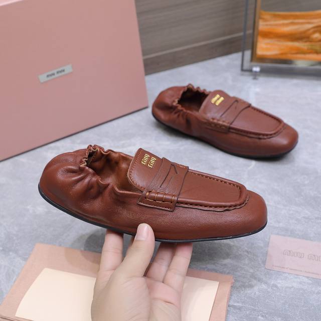 Top-tier version Miumiu new runway slip-on loafers, German training shoes, balle