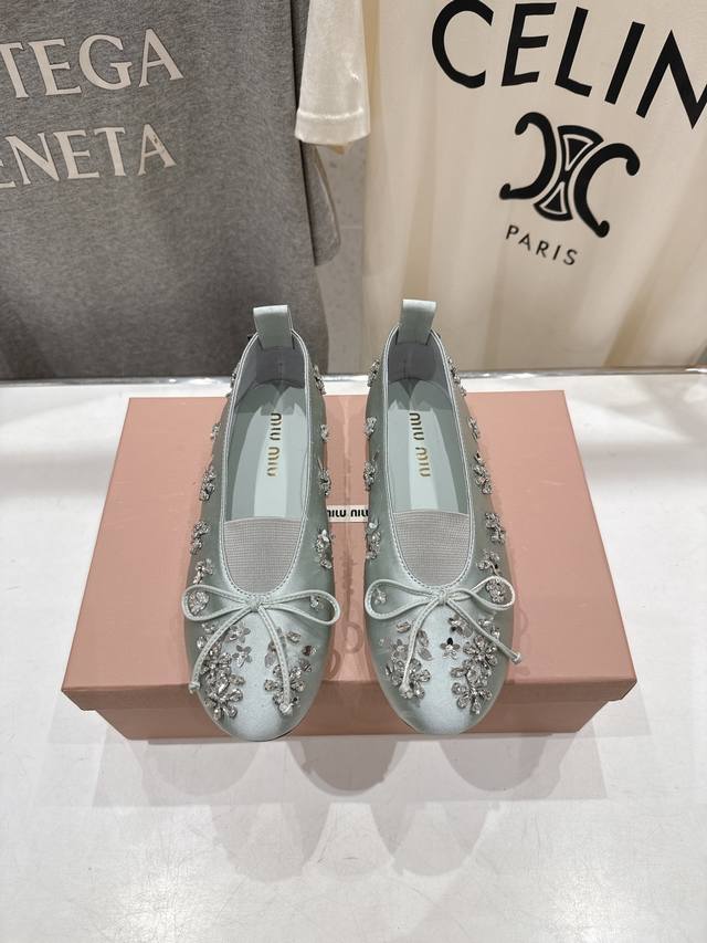 High-quality factory direct. Miumiu F033 2026 Spring/Summer new French fairy-st