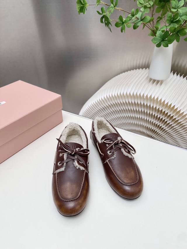 Factory direct, distressed, lace-up, eyelet-style flat loafers, new runway styl