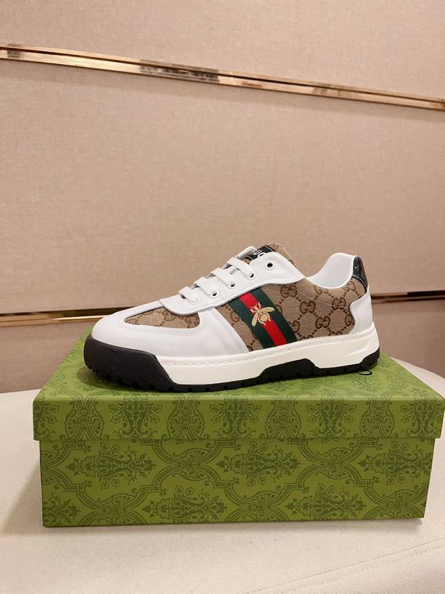 Factory direct price for Gucci's latest casual and stylish men's shoes. A popul