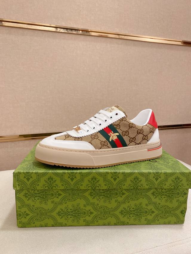 Factory direct price for Gucci's latest casual and stylish men's shoes. A popul