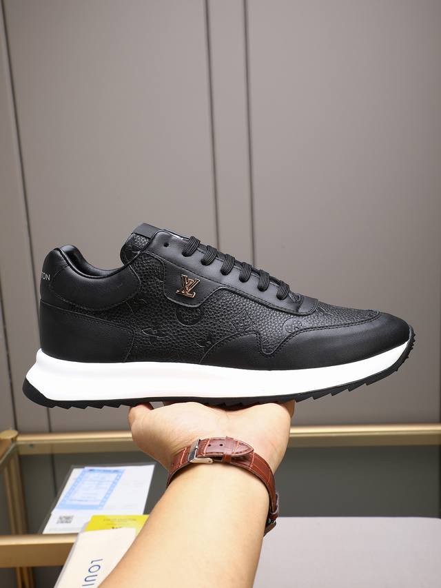 Factory direct price adjustment. Imported calfskin embossed leather, breathable