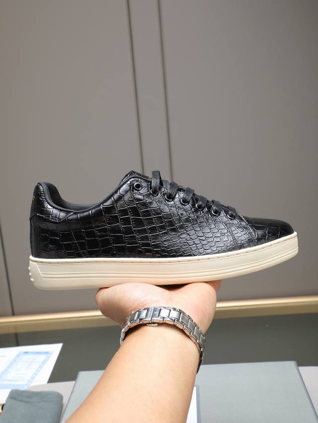 Factory direct price. Tom Ford's classic style is now available! A timeless cla