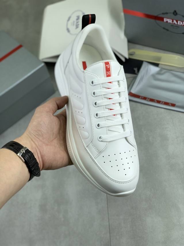 Factory direct price, official website best-selling item, trendy Prada's flagshi