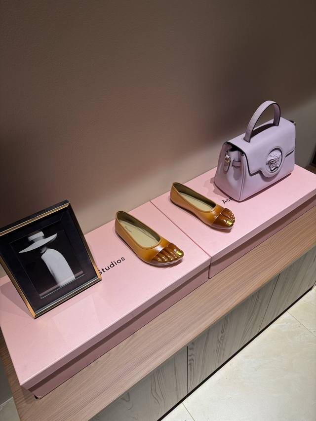 Factory price women's clothing, shoes, sportswear original single item Forgotten